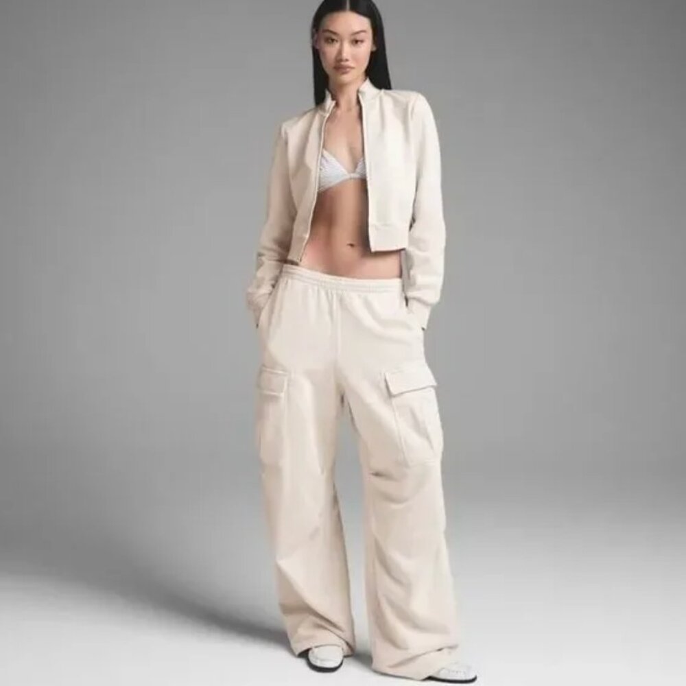 SKIMS BOYFRIEND FLEECE CARGO PANT | BUFF - WHITE / TAN CARGO SWEATPANTS